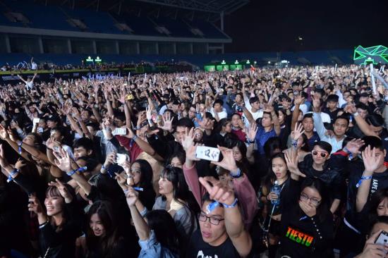 Đại nhạc hội âm nhạc điện tử – EDM ảnh 2